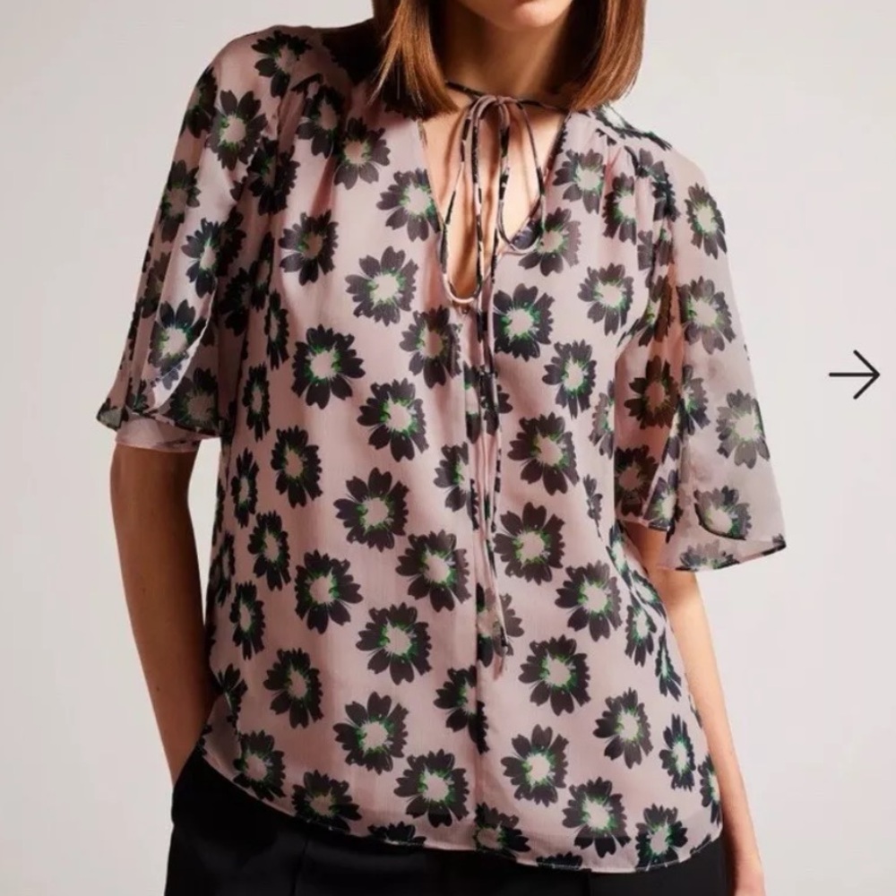 Ted Baker Harlynn Floral Blush Short Sleeve Top Blouse Tie Neck Size Medium